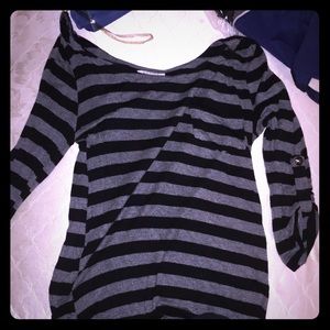 gray and black longsleeve (L)